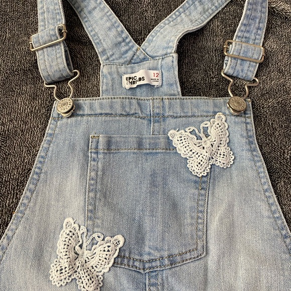Light Wash Denim Butterfly Lace Short Overalls Epic Threads Size 12 - Picture 2 of 5